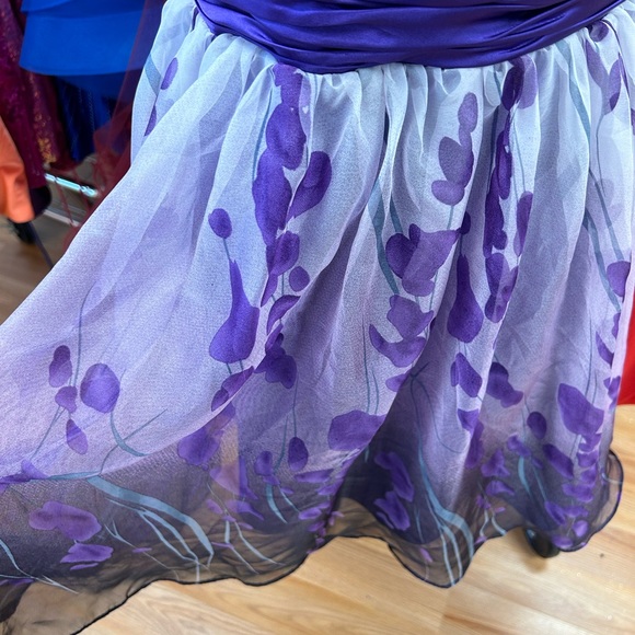 Short silky purple dress with floral print size 10 - Picture 4 of 4